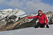 03 Sulle nevi di Torcola Vaga con vista verso Monti Secco e Pegherolo a sx e Pizzo Badile alle  spalle